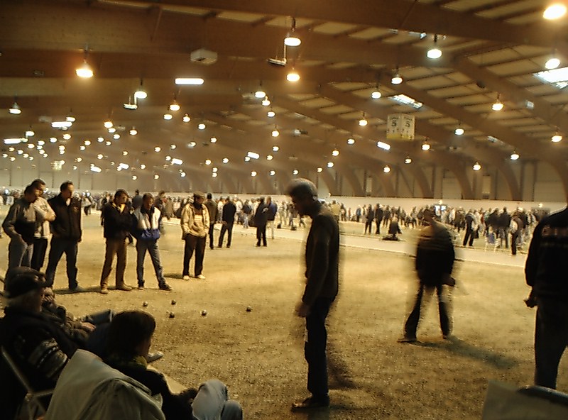 150 terrains, 900 players in the main hall.This photo is only half of the playing area.